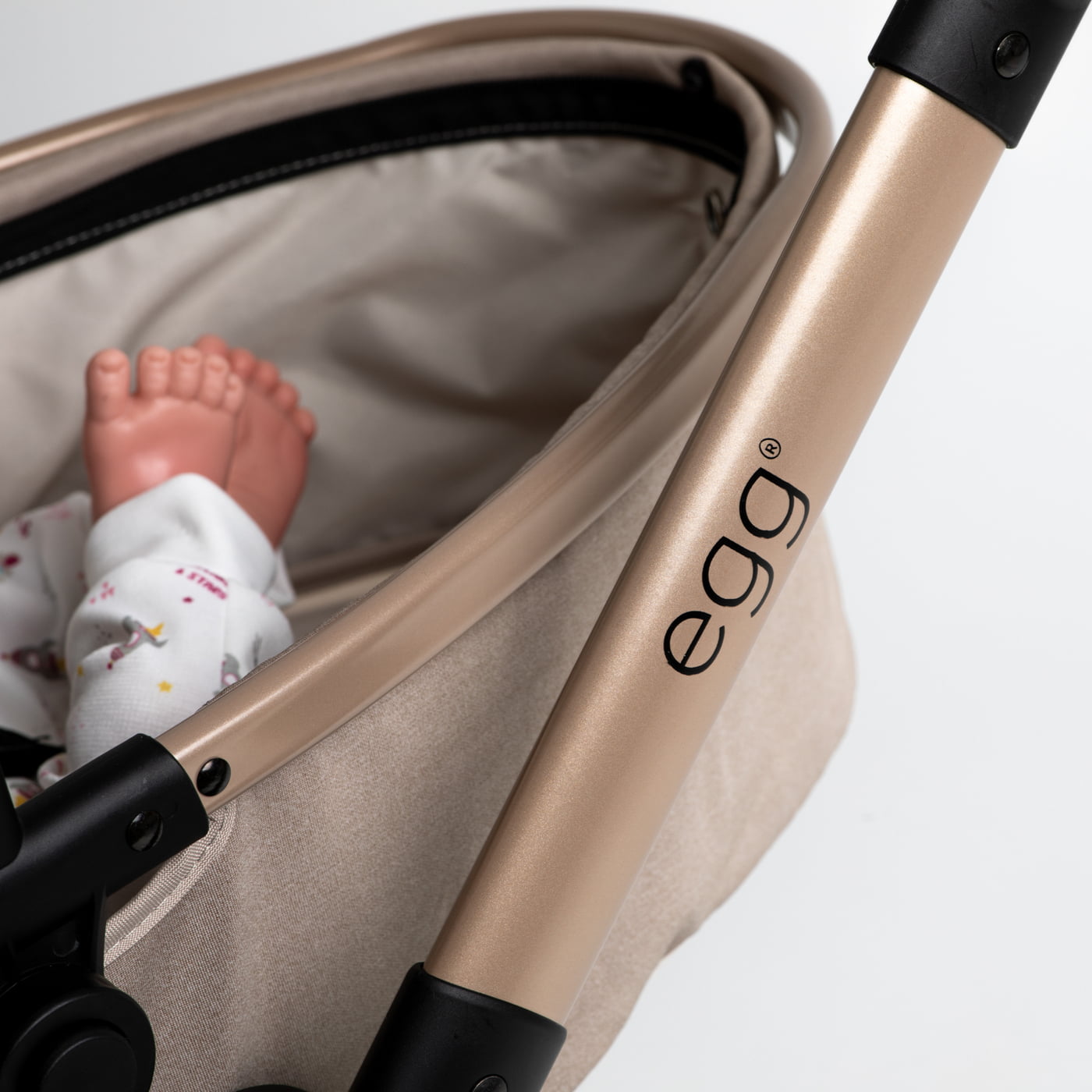 Egg® Dolls Pram - Feather (Pre order for June 2025)